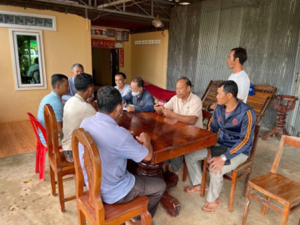 ក្រុមការងារផ្នែកសមាសភាគសុខភាពសត្វ និងផលិតកម្មសត្វនៃគម្រោង ACSEP ចុះសាកសួរជាមួយភ្នាក់ងារសុខភាពសត្វភូមិ និងស្ថានភាពសុខភាពសត្វ(មាន់)ជាក់ស្តែង ខេត្តសៀមរាប