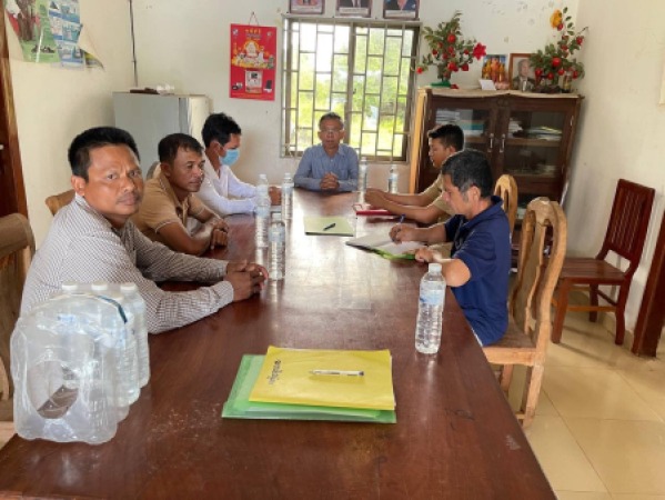 ក្រុមការងារផ្នែកសមាសភាគសុខភាពសត្វ និងផលិតកម្មសត្វនៃគម្រោង ACSEP សាកសួរជាមួយភ្នាក់ងារសុខភាពសត្វភូមិនិង ស្ថានភាពសុខភាពសត្វ(មាន់)ជាក់ស្តែង ខេត្តឧត្តរមានជ័យ