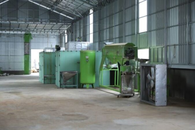 ក្រុមការងារក៍បានបន្ដដំណើរទៅចុះពិនិត្យមើលសិប្បកម្មកែច្នៃស្វាយចន្ទី ម្លិះលាភ