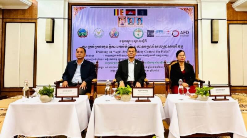 វគ្គបណ្តុះបណ្តាលស្តីពី "ការគ្រប់គ្រង សុវត្ថិភាព កសិចំណីអាហារសម្រាប់សហគ្រាសកសិកម្ម" នៅសណ្ឋាគារខេមរាអង្គរ