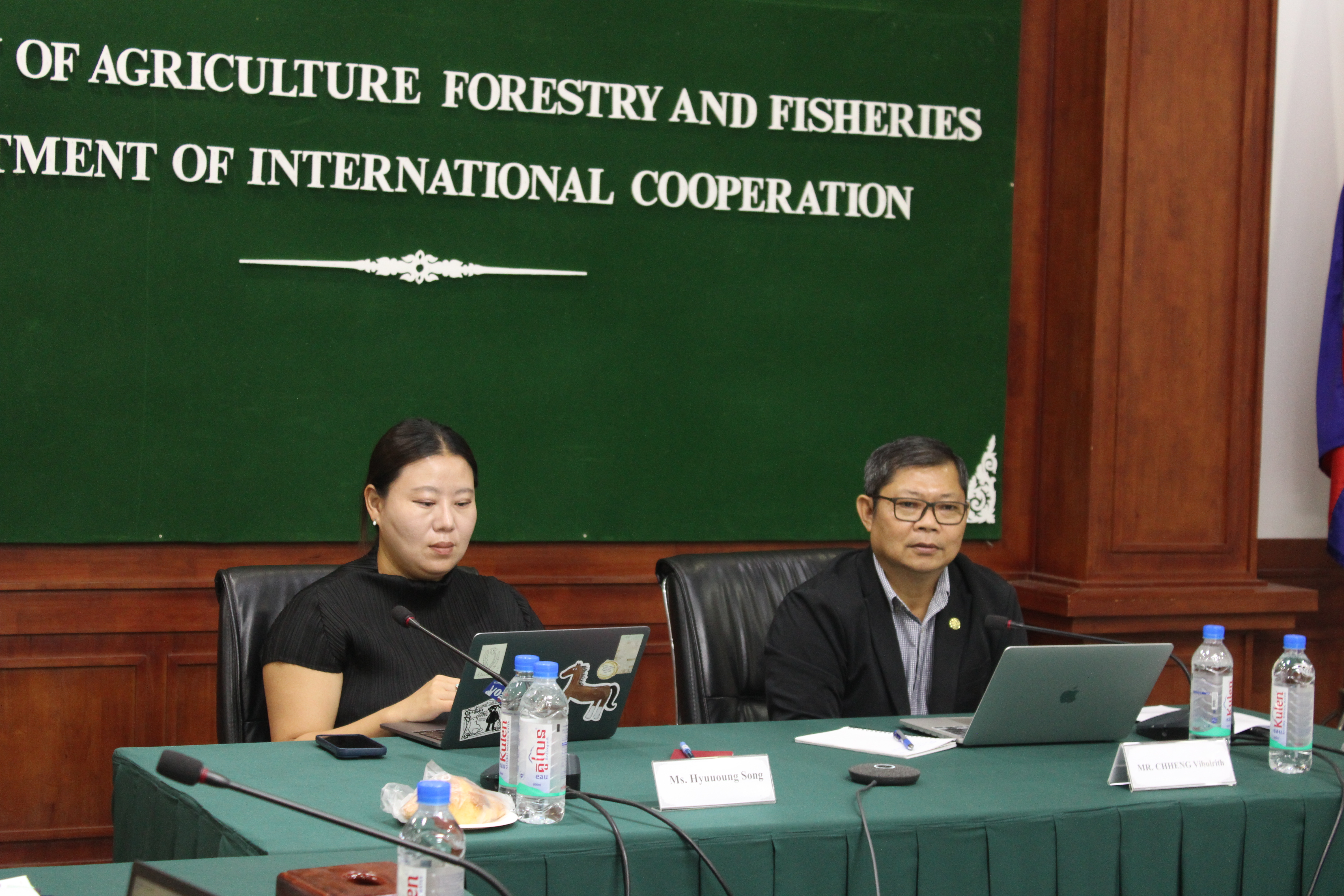 រៀបចំបន្តកិច្ចប្រជុំជាមួយផ្នែក ហិរញ្ញវត្ថុ និងលទ្ធកម្មគម្រោង ជាមួួយក្រុមការងារ ADB’s Review Mission ក្រោមអធិបតីភាព លោក ឆេង វិបុលរិទ្ធ ប្រធានគ្របគ្រង់គម្រោង(ACSEP)