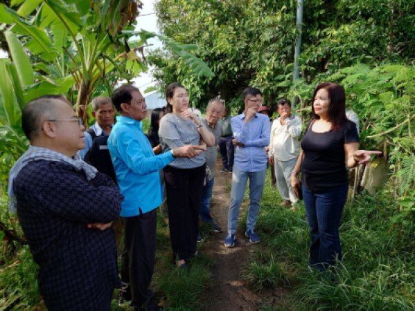 ក្រុមបេសកម្ម វាយតម្លៃពាក់កណ្តាលគម្រោង របស់ធនាគារអភិវឌ្ឍន៍អាស៊ី បានបន្តពិភាក្សា ជាមួយ សហគមន៍កសិកម្ម បន្លែសុវត្ថិភាពសំបូរមាស ខេត្តកំពង់ចាម