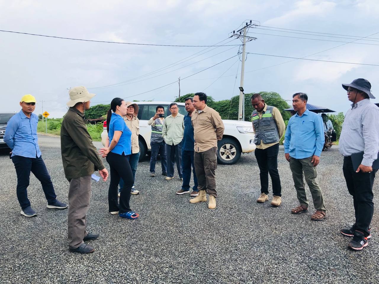 ក្រុមការងារបានចុះពិនិត្យមើលការសាងសង់ផ្លូវចំនួន ០២ខែ្ស របស់ភ្នាក់ងារអនុវត្តគម្រោង (PIU3) នៃក្រសួងអភិវឌ្ឍន៍ជនបទ (MRD)