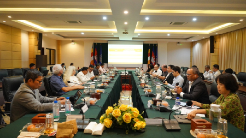 ក្រុមបេសកម្មវាយតម្លៃពាក់កណ្តាលគម្រោង របស់ធនាគារអភិវឌ្ឍន៍អាស៊ី និងក្រុមការងារអនុវត្តគម្រោង ACSEP បានជួយប្រជុំពិភាក្សាជាមួយផ្នែក ផ្នែកបរិស្ថាន និងការគាំពារសង្គម
